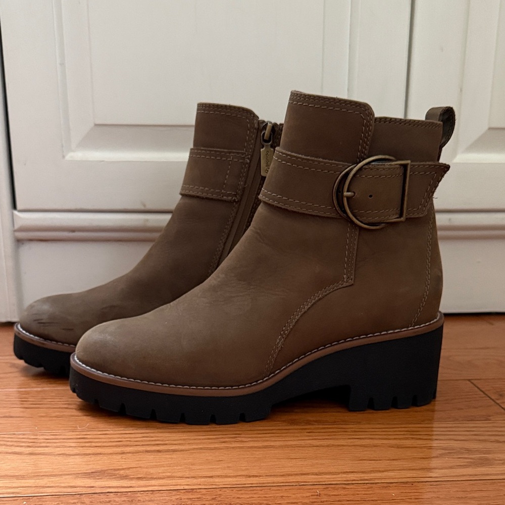 Blondo Tan Ankle Boots with Buckle
